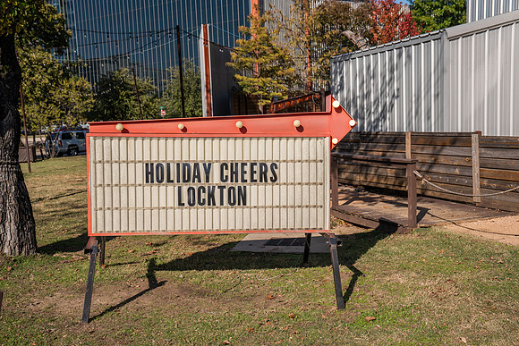 2025LocktonHolidayParty-00007