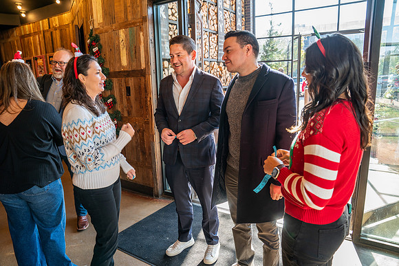 2025LocktonHolidayParty-00033